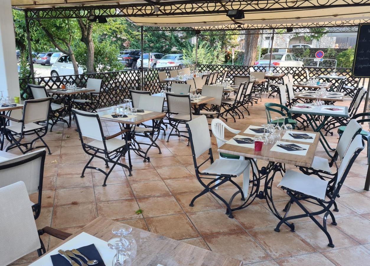 Logis Hotel Restaurant Les Cedres Joyeuse Esterno foto