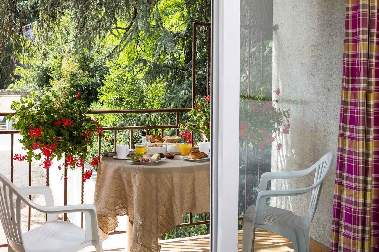 Logis Hotel Restaurant Les Cedres Joyeuse Esterno foto