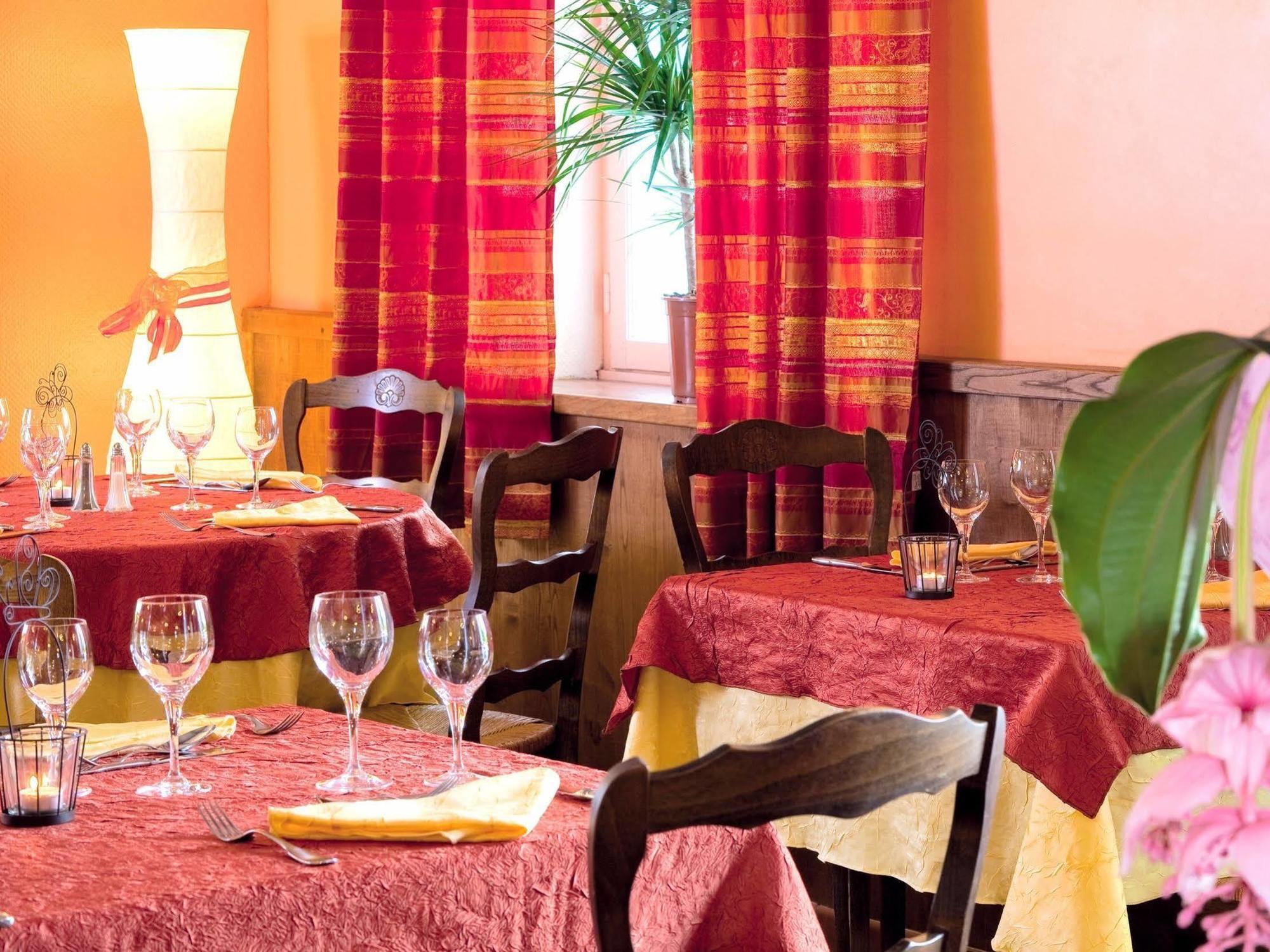 Logis Hotel Restaurant Les Cedres Joyeuse Esterno foto